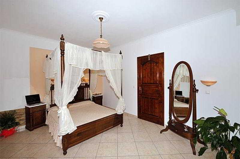 B Suites Fíra Kültér fotó